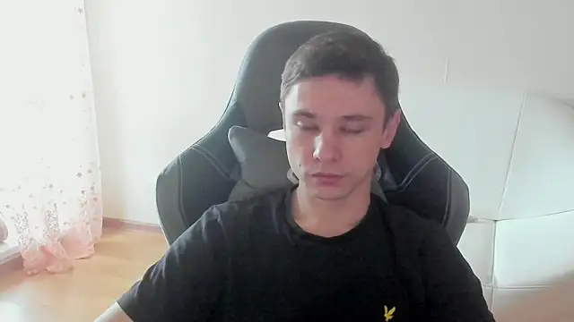 Snapshot of Alexmansuper chatting on April 7, 2026, 10:26 am Alexmansuper online show from April 7, 2026, 10:26 am