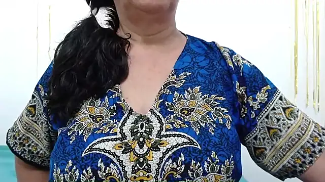 Snapshot of ElizabethMiler chatting on February 18, 2026, 2:40 am ElizabethMiler online show from February 18, 2026, 2:40 am