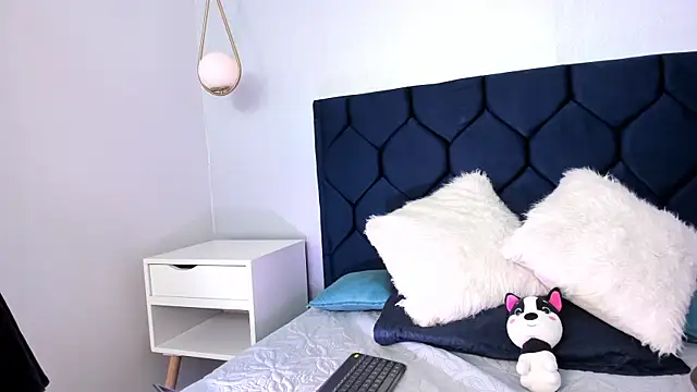 AlanaaHell online show from February 9, 2026, 8:02 pm