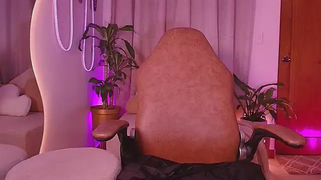  lindapynk  online show from February 11, 2026, 7:19 pm