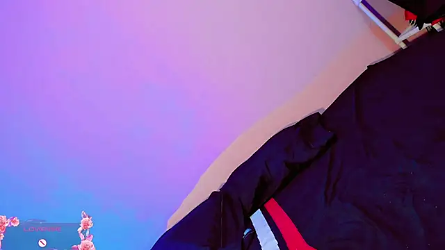 Snapshot of zoe_rous2 chatting on April 4, 2026, 12:35 pm zoe rous2 online show from April 4, 2026, 12:35 pm