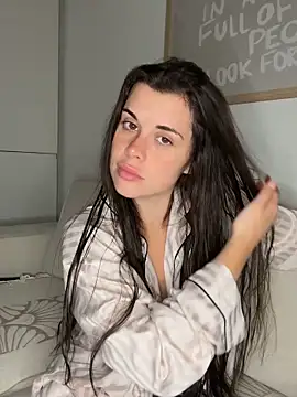 Snapshot of houseofnova chatting on February 25, 2026, 8:40 pm houseofnova online show from February 25, 2026, 8:40 pm