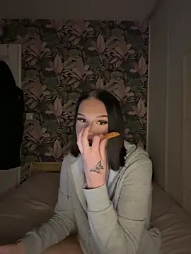 leannabbyy online show from February 15, 2026, 7:32 pm