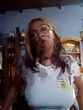 kuramaqueen online show from April 4, 2026, 9:34 pm