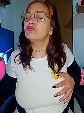 kuramaqueen online show from June 15, 2026, 5:42 am