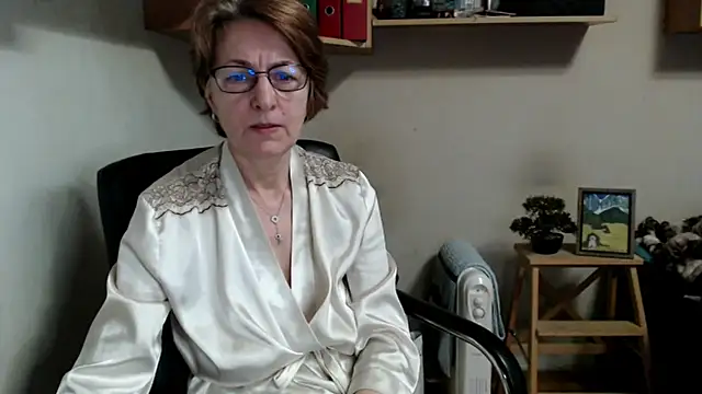 katemodel online show from March 29, 2026, 7:52 am