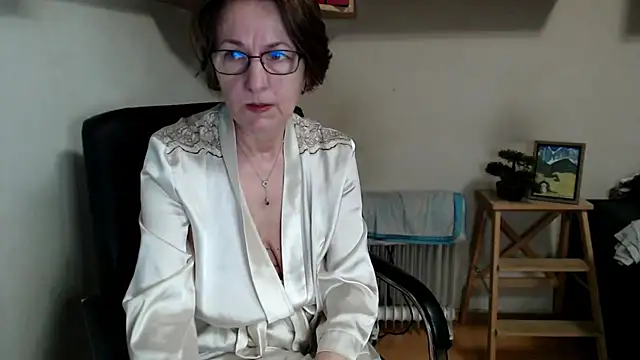 katemodel online show from May 16, 2026, 6:43 am