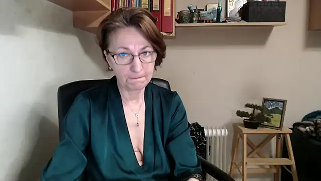katemodel online show from May 27, 2026, 6:54 am