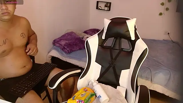 Couple fantasy30 online show from February 15, 2026, 5:04 am