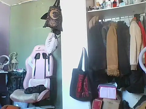 mimi miauu online show from February 11, 2026, 6:57 pm