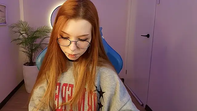 Snapshot of PinkAn8el chatting on February 4, 2026, 2:28 am PinkAn8el online show from February 4, 2026, 2:28 am