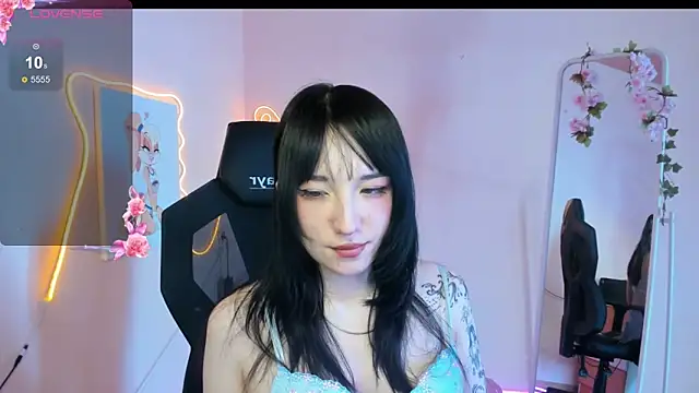 AliceeinWonderlanddd online show from April 9, 2026, 7:25 am