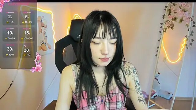 AliceeinWonderlanddd online show from April 10, 2026, 2:50 am