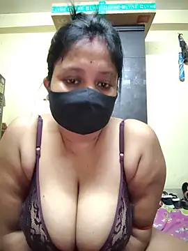 Snapshot of Curvy_Trisha chatting on June 18, 2026, 11:53 pm Curvy Trisha online show from June 18, 2026, 11:53 pm
