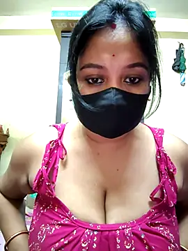 Snapshot of Curvy_Trisha chatting on July 5, 2026, 7:54 pm Curvy Trisha online show from July 5, 2026, 7:54 pm