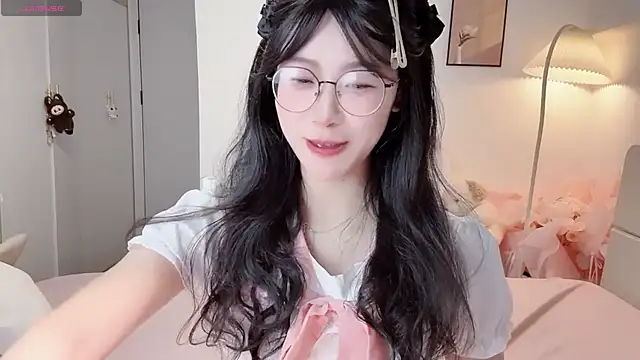 Snapshot of Luminous4173 chatting on July 17, 2026, 1:18 pm Luminous4173 online show from July 17, 2026, 1:18 pm