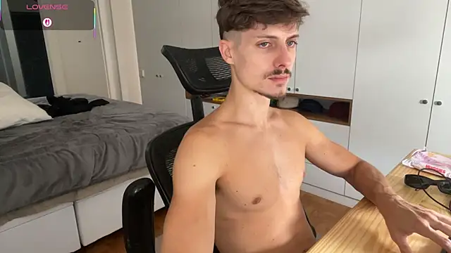 vitoraugustoxxx online show from February 2, 2026, 6:39 pm