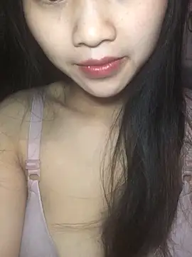 uyensexy online show from February 4, 2026, 3:40 pm