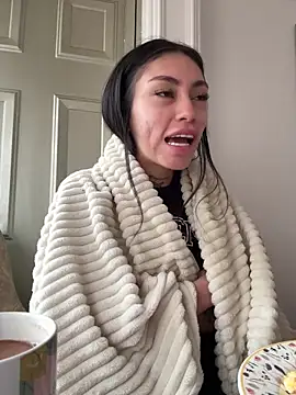 Bonny Eva online show from April 19, 2026, 4:39 pm