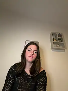 kiaraaaa75 online show from February 14, 2026, 5:32 pm