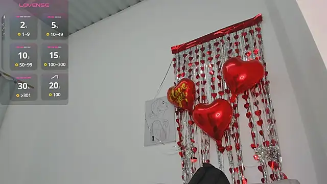 velvetluna  online show from February 25, 2026, 11:09 am