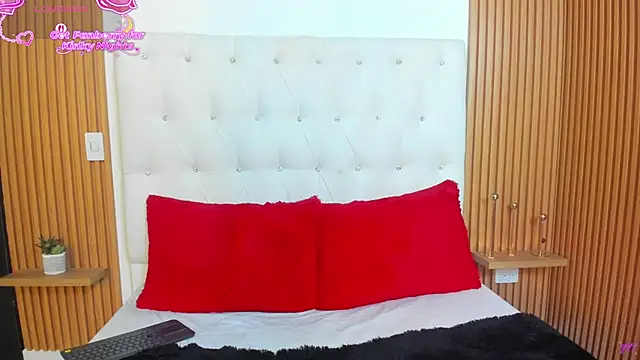 GreciaEvanss online show from June 11, 2026, 3:32 pm