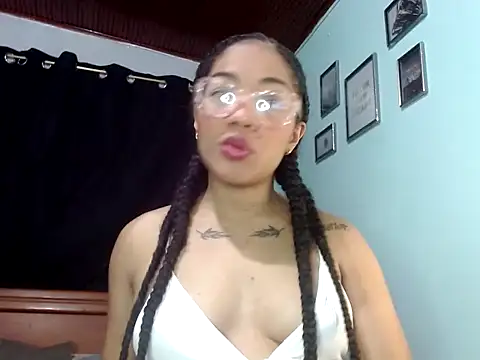 Sexy Supermomm online show from April 7, 2026, 11:37 pm