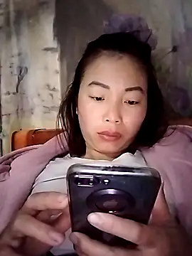 Ella-aa online show from March 10, 2026, 9:42 pm