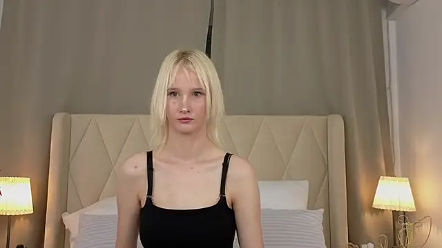 Snapshot of CrystalLili chatting on July 1, 2026, 4:03 am CrystalLili online show from July 1, 2026, 4:03 am