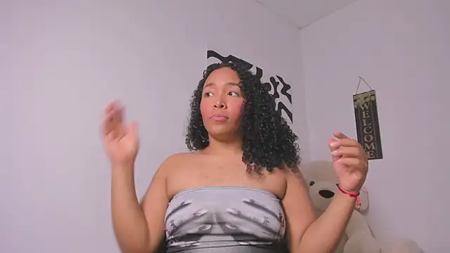 Nia13 online show from April 11, 2026, 3:33 am