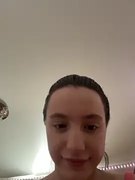 MiaTee online show from March 6, 2026, 3:03 am