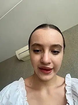 MiaTee online show from April 8, 2026, 2:00 am