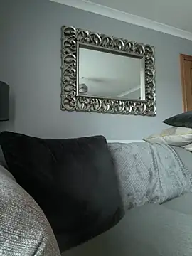 Milssweetx online show from March 26, 2026, 1:06 pm