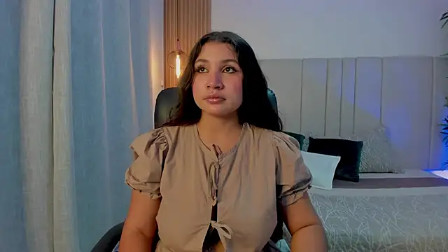 Victoria Rosee online show from June 12, 2026, 1:43 pm