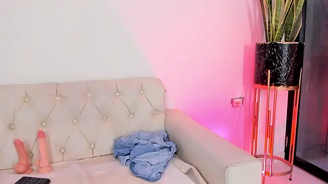 liorah wolf online show from February 28, 2026, 9:05 pm