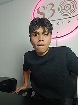 Alejandroo Montenegro online show from April 18, 2026, 10:43 pm