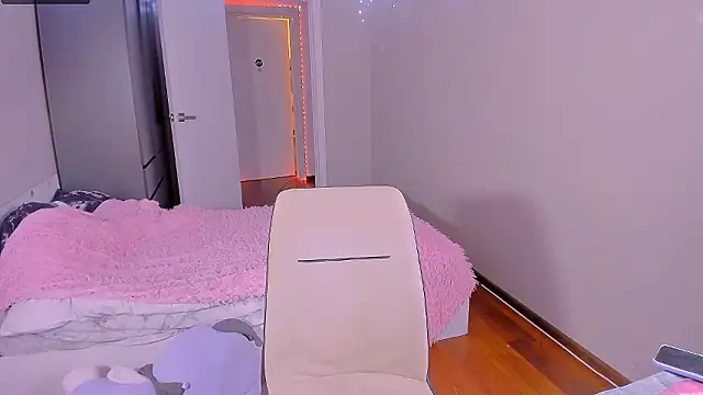  Maybe Baby  online show from February 17, 2026, 7:53 pm