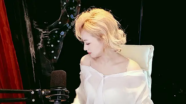 Snapshot of Lady-Mia777 chatting on February 8, 2026, 12:19 pm Lady-Mia777 online show from February 8, 2026, 12:19 pm