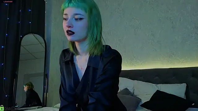 Scarle Whisper online show from April 12, 2026, 1:10 am