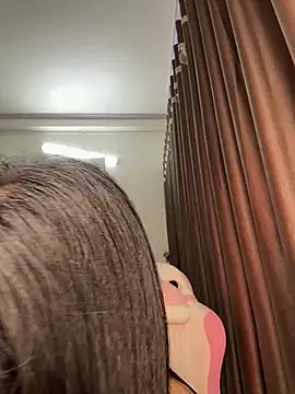 wang1472581 online show from February 12, 2026, 8:20 am