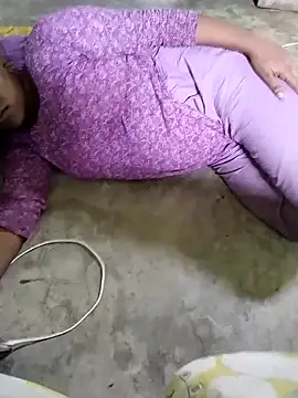 Romantic-Couple999 online show from April 25, 2026, 10:18 am