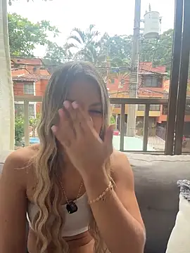 Mia Rosee1 online show from April 5, 2026, 7:22 pm