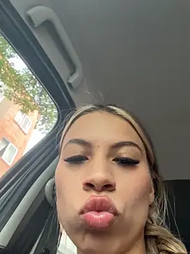 Snapshot of Mia_Rosee1 chatting on July 9, 2026, 7:51 pm Mia Rosee1 online show from July 9, 2026, 7:51 pm
