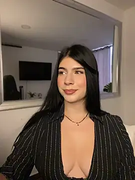  HannahFox  online show from August 8, 2026, 10:45 pm