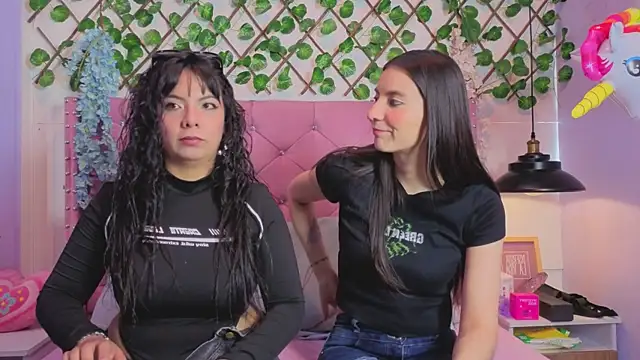 Valkiria-and-Dione online show from April 22, 2026, 1:12 pm