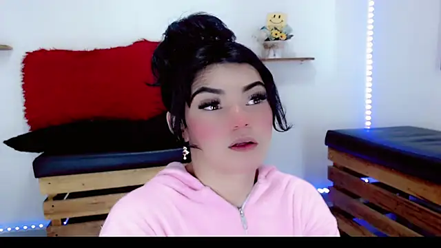 NathalialLooes online show from March 16, 2026, 4:18 am