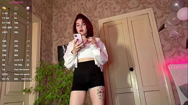 Snapshot of LaurynGeisinger chatting on April 3, 2026, 1:53 pm LaurynGeisinger online show from April 3, 2026, 1:53 pm