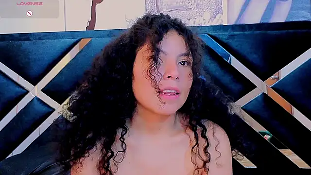 Zoe-yanin online show from April 16, 2026, 9:39 pm