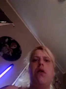 Shirley0810 online show from April 14, 2026, 4:46 pm