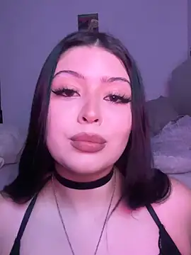 lolaaculaa online show from March 14, 2026, 4:07 am